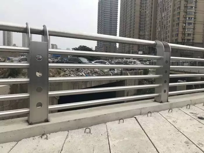 不銹鋼護(hù)欄的品質(zhì)標(biāo)準(zhǔn)及應(yīng)注意的問題